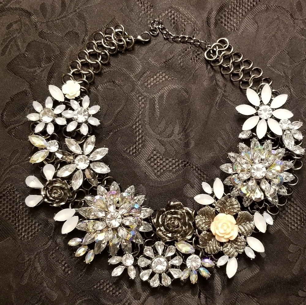 Gorgeous statement necklace